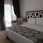 Meggs Bodrum Restaurant & Bed & Breakfast Ortakent