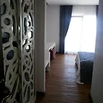 Meggs Bodrum Restaurant & Bed & Breakfast Ortakent