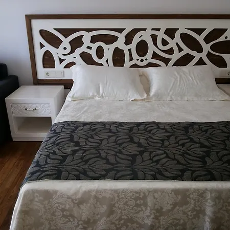 Meggs Bodrum Restaurant & B&B Ortakent
