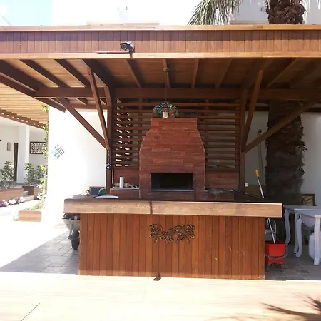 Meggs Bodrum Restaurant & Alojamento de Acomodação e Pequeno-almoço 3*