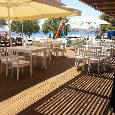 Alojamento de Acomodação e Pequeno-almoço Meggs Bodrum Restaurant & Ortakent
