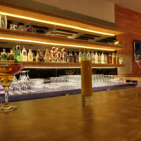 Alojamento de Acomodação e Pequeno-almoço Meggs Bodrum Restaurant & Ortakent