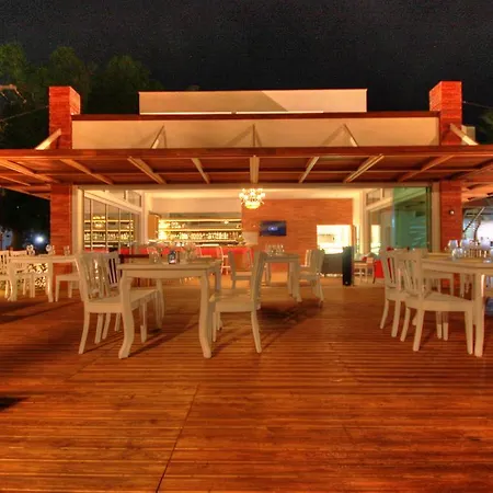 Alojamento de Acomodação e Pequeno-almoço Meggs Bodrum Restaurant & 3*