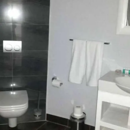 Alojamento de Acomodação e Pequeno-almoço Meggs Bodrum Restaurant &