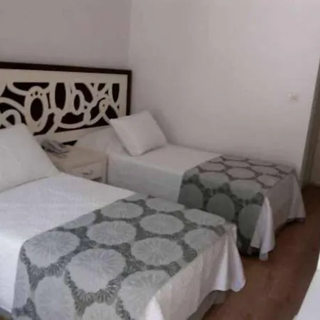 Alojamento de Acomodação e Pequeno-almoço Meggs Bodrum Restaurant & 3*