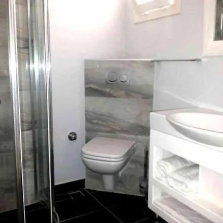 Alojamento de Acomodação e Pequeno-almoço Meggs Bodrum Restaurant & Ortakent