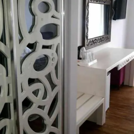 Alojamento de Acomodação e Pequeno-almoço Meggs Bodrum Restaurant &