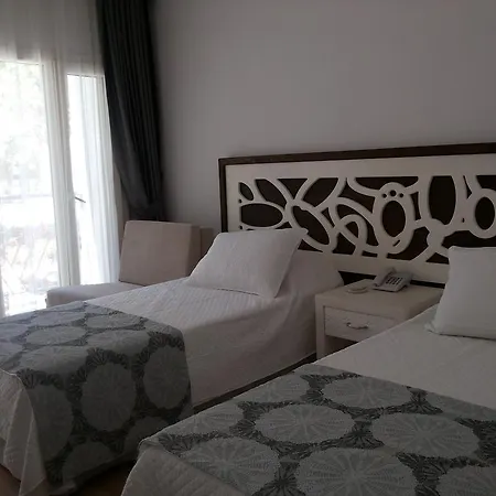 Alojamento de Acomodação e Pequeno-almoço Meggs Bodrum Restaurant &