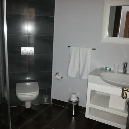 Meggs Bodrum Restaurant & Alojamento de Acomodação e Pequeno-almoço 3*