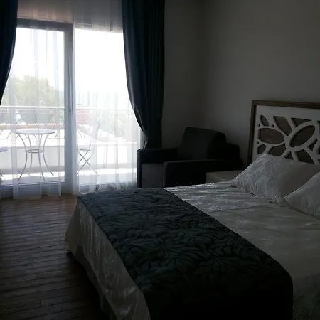 Meggs Bodrum Restaurant & Alojamento de Acomodação e Pequeno-almoço 3*