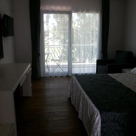 Alojamento de Acomodação e Pequeno-almoço Meggs Bodrum Restaurant & 3*