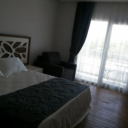 Alojamento de Acomodação e Pequeno-almoço Meggs Bodrum Restaurant & 3*